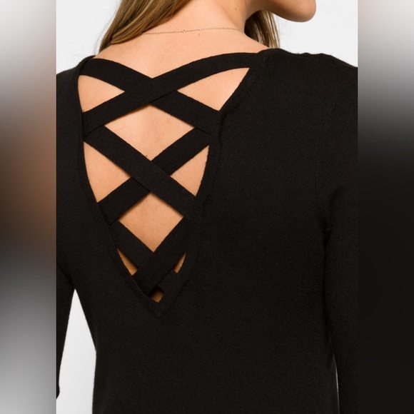 LOVE ELLIE Mia Back Detail Sweater size M - Picture 2 of 12